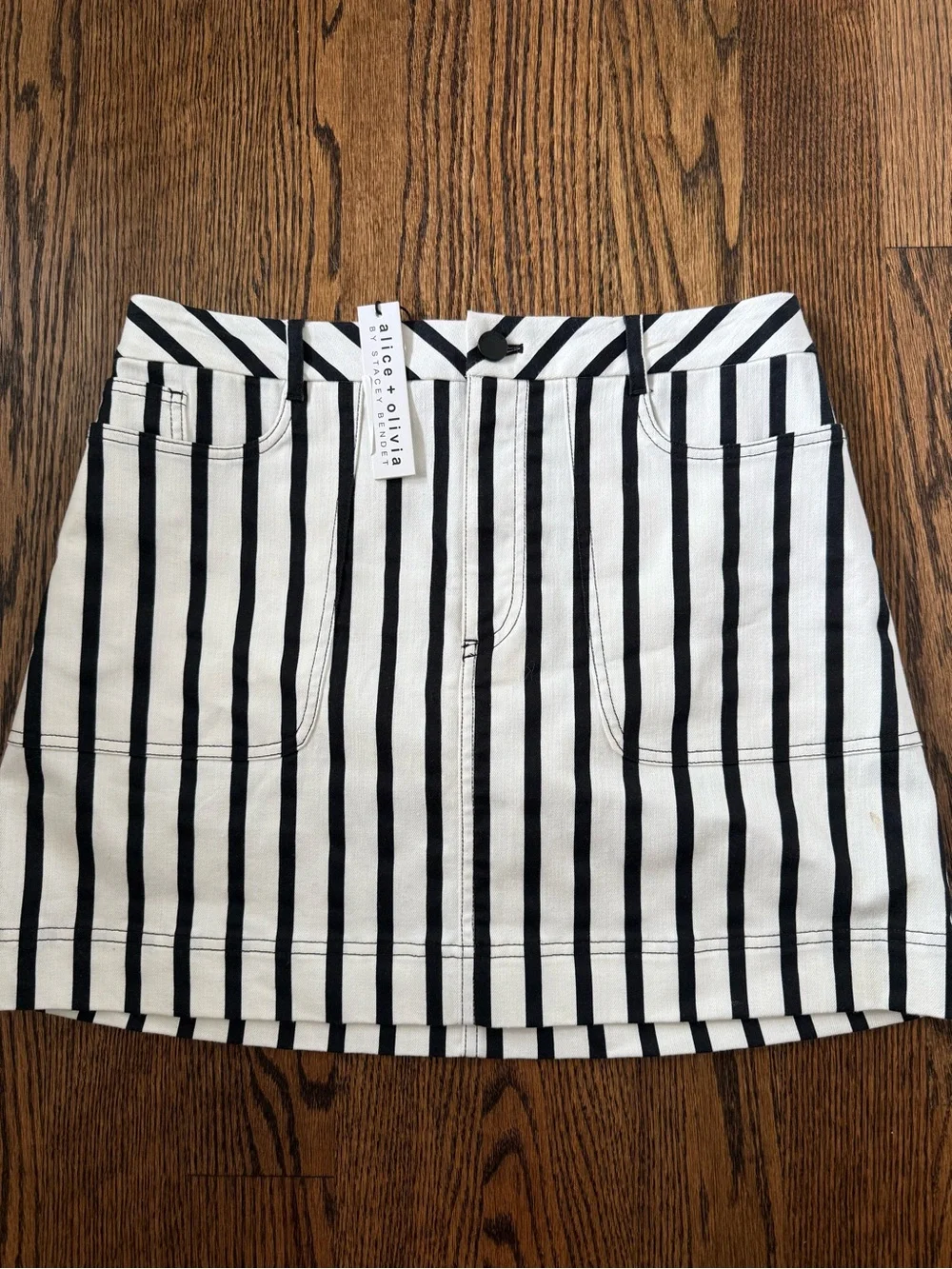 NWT Alice + Olivia striped black cream mini skirt 10